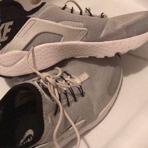 Nike Shoes - Nike Huaraches Nike Shoes - Nike Huaraches